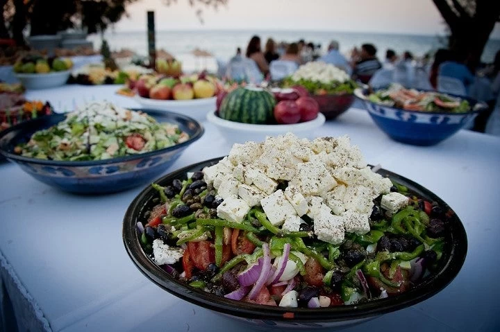 Καθημερινό ζύγισμα: Πώς να μείνουμε σε φόρμα και στις καλοκαιρινές διακοπές!